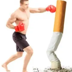 Un boxeur en tenue de sport frappe un mégot de cigarette géant, symbolisant le combat contre le tabagisme et la promotion d'un mode de vie sain.