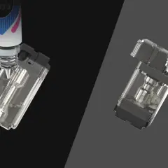 Remplissage d'un pod de Joyetech Exceed Grip Pro avec du e-liquide.