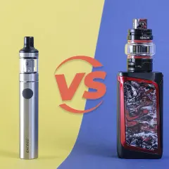 Comparaison entre un kit aio fin et argenté et un kit aio plus imposant aux motifs rouges et noirs.