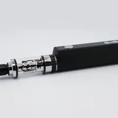 Cigarette électronique noire, modèle Justfog Q16 Pro, avec réservoir en verre et embout buccal. Avis sur ce produit.