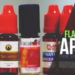 Flacons d'arômes concentrés, dont une bouteille "Double Apple" de Capella. Discussion sur les saveurs de pomme.