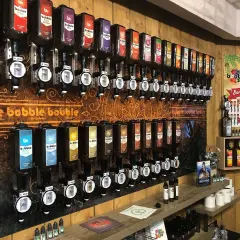 Bar de bobble e liquide avec de nombreuses saveurs fruitées et gourmandes.