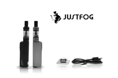 Deux cigarettes électroniques JUSTFOG, une noire et une grise, avec un câble et une résistance. Le logo JUSTFOG est présent.
