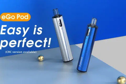 Deux eGo Pod, un argenté et un bleu, sur fond bleu et gris. "Easy is perfect!" en blanc.