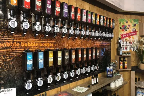 Bar de bobble e liquide avec de nombreuses saveurs fruitées et gourmandes.