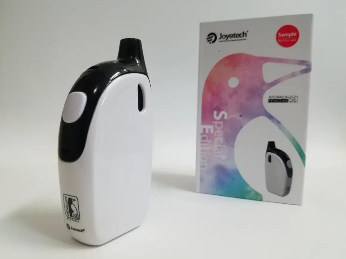 Cigarette électronique Joyetech ATOPACK PENGUIN SE, édition spéciale, avec son emballage coloré.
