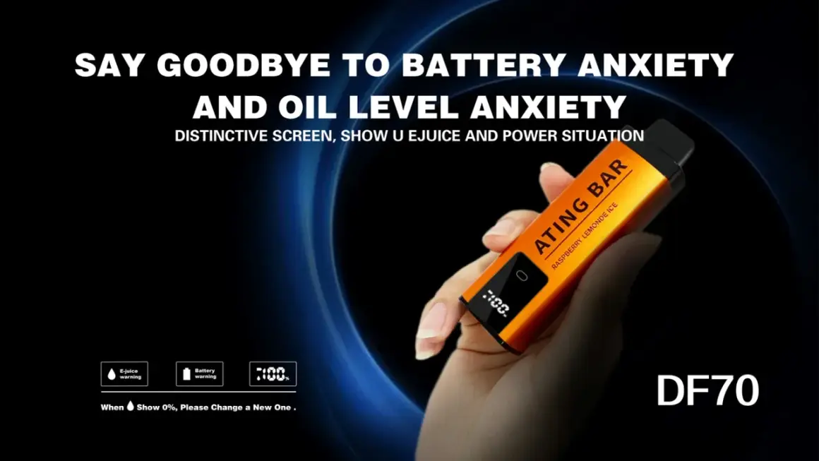 Main orange "ATING BAR" vape, held in hand, affiche 100% batterie pleine. Say goodbye to low power anxiety.