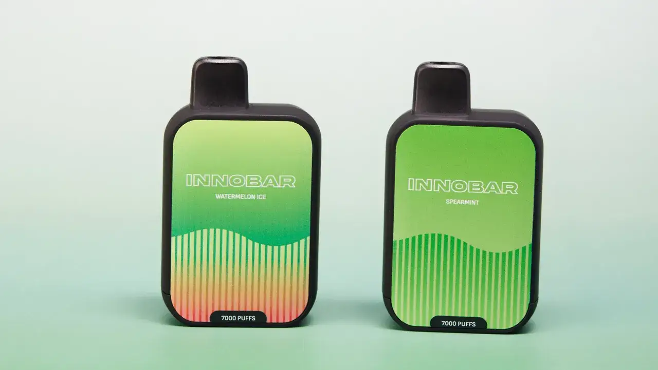 Deux cigarettes &eacute;lectroniques INNOBAR, une saveur Watermelon Ice, l'autre Spearmint. Ma cigarette &eacute;lectronique ne tire plus, j'esp&egrave;re que ces nouvelles fonctionneront.