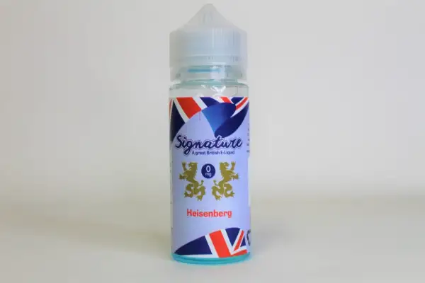 Bouteille de liquide Heisenberg Signature, composition 0 mg, avec un design aux couleurs du drapeau britannique.